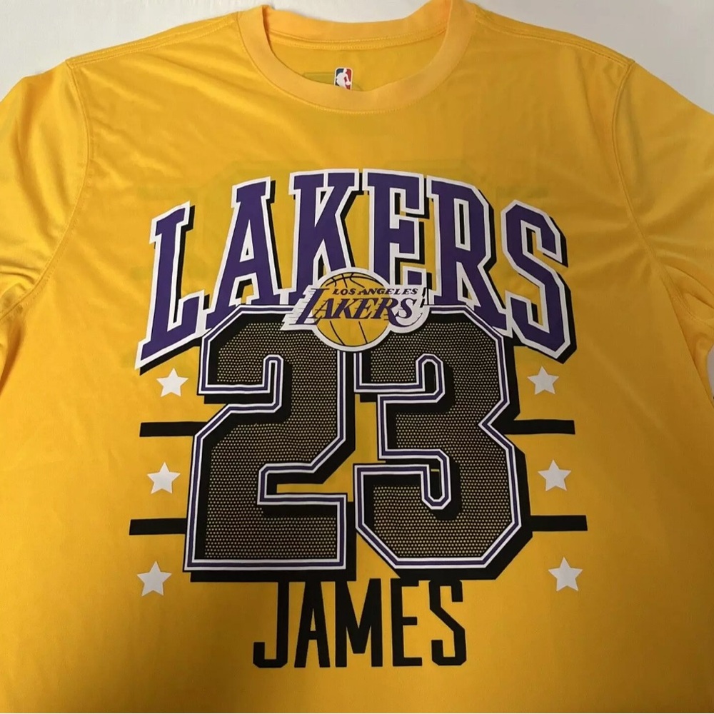 NBA Lakers Men's Sportswear Pullover T-shirt Large, LeBron James #23